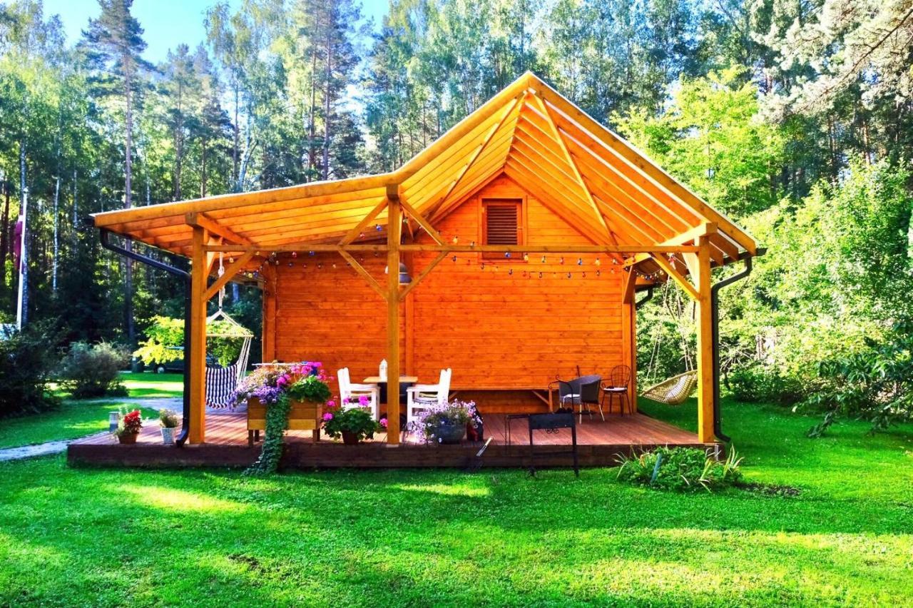 Forest House With Outdoor Hot Tub Jūrkalne 외부 사진