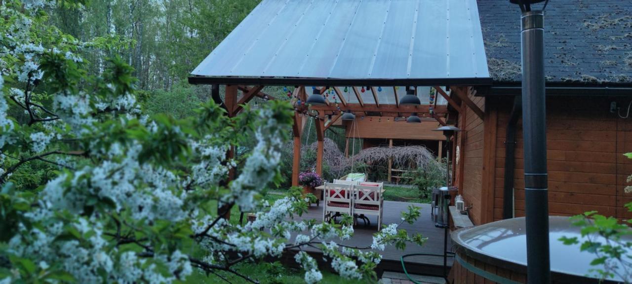 Forest House With Outdoor Hot Tub Jūrkalne 외부 사진